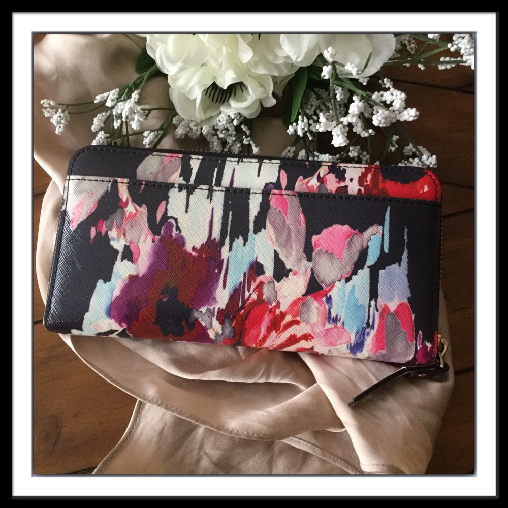 Kate Spade Large Floral Wallet - Picture 3 of 4